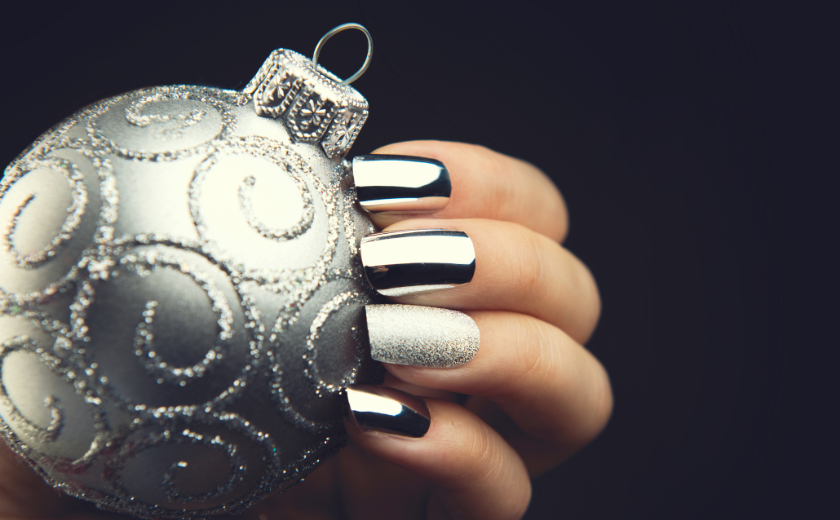 Five Festive Weeks of Christmas  Black nails with glitter, Black