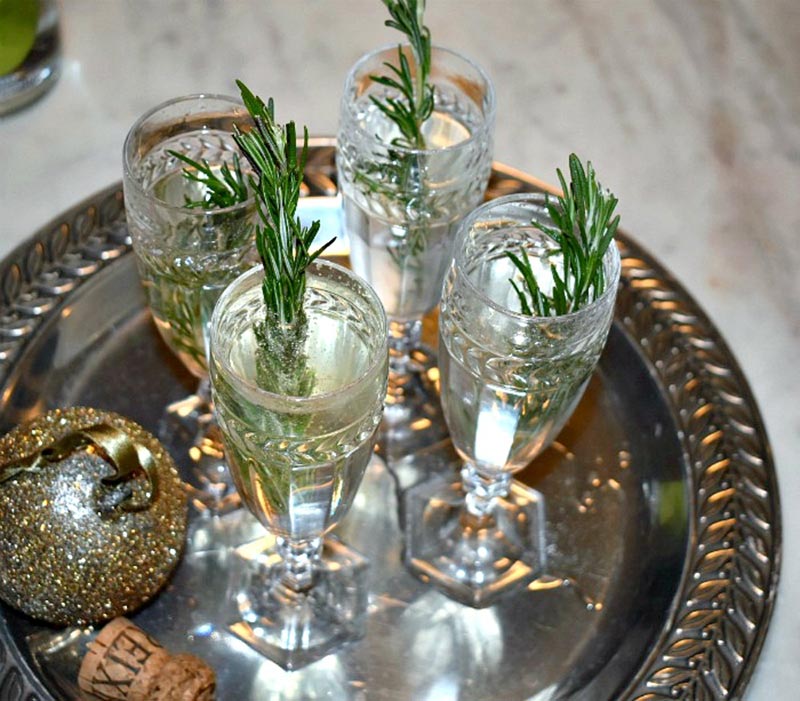 sparkling holiday cocktail