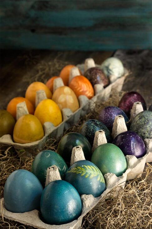diy naturally dyed eggs