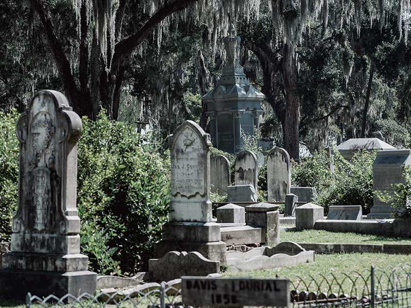 haunted cemetery in savannah