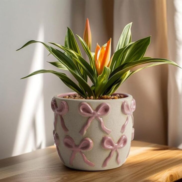 Ceramic flower pot